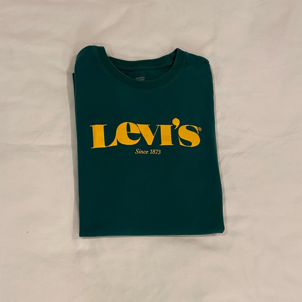 Green Levi’s Graphic Tee